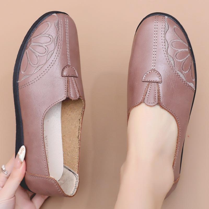 Spring and Autumn Shoes, Single Shoes with Soft Soles, Comfortable and Lightweight Middle-aged and Old Women's Shoes, Flat-soled Elderly Leather Shoes