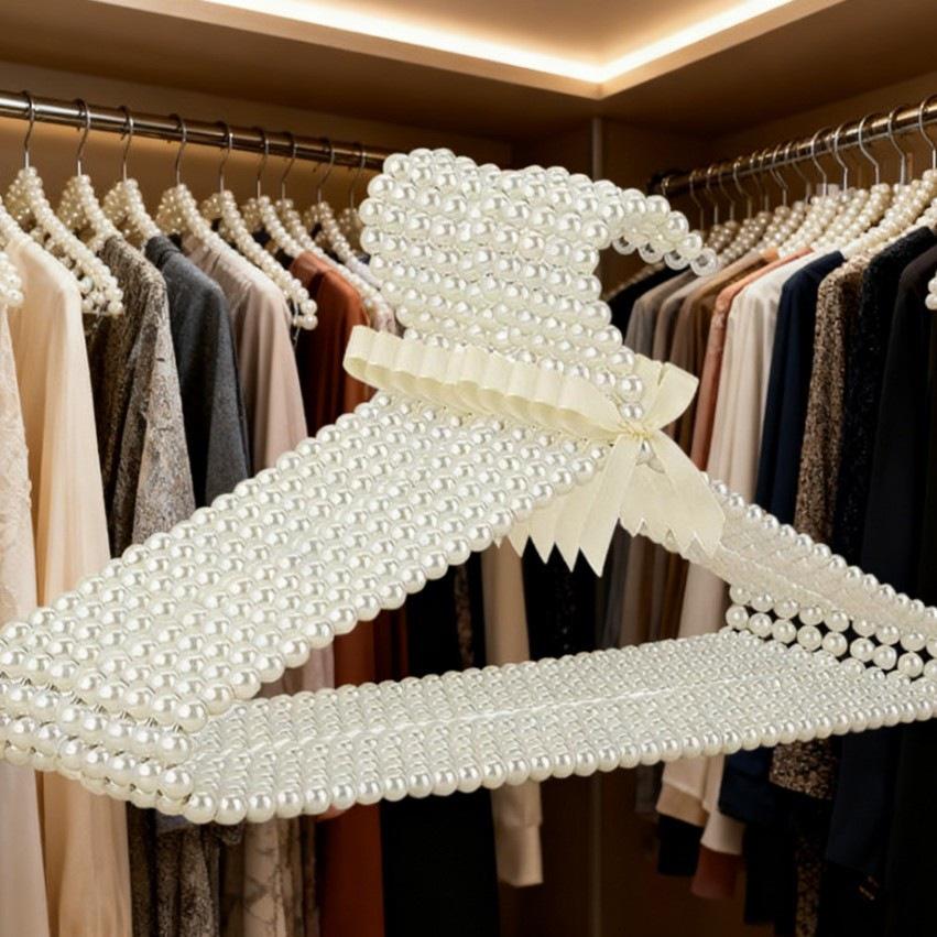 Pearl Hanger: Chic Clothing Display for Fashionable Stores