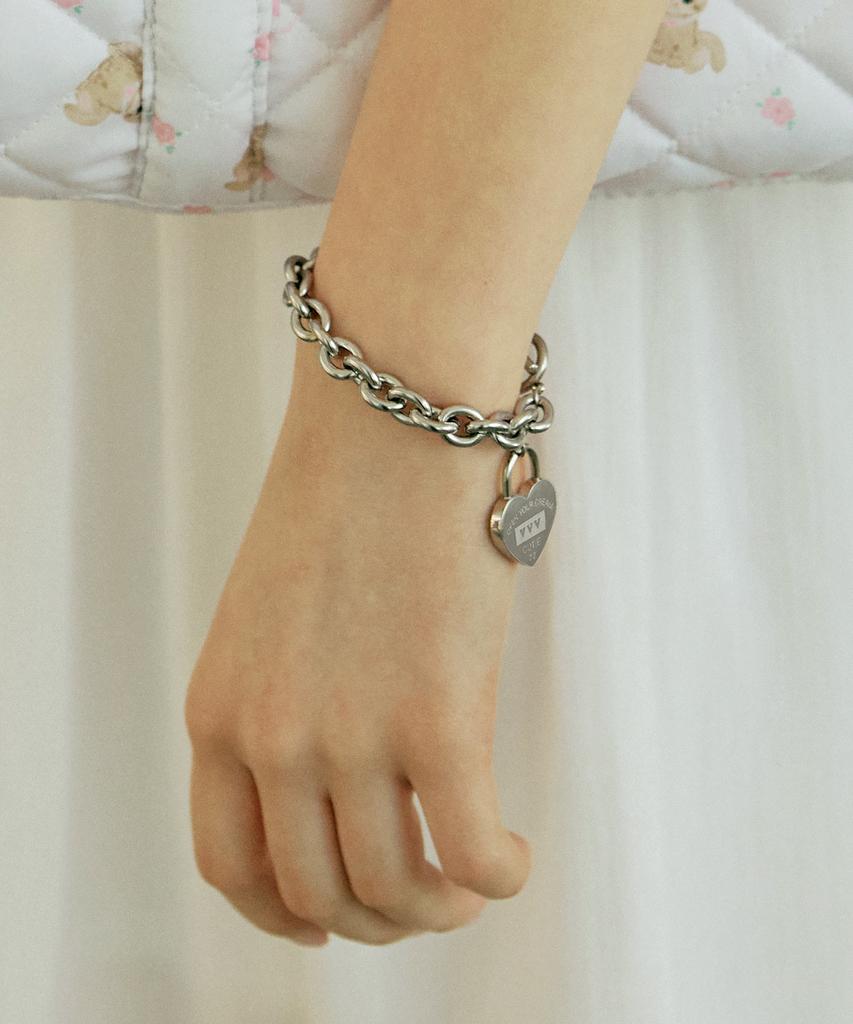 Bracelet Chirurgical à Fermoir Boucle Chaîne Cœur Logo Signature Vvv