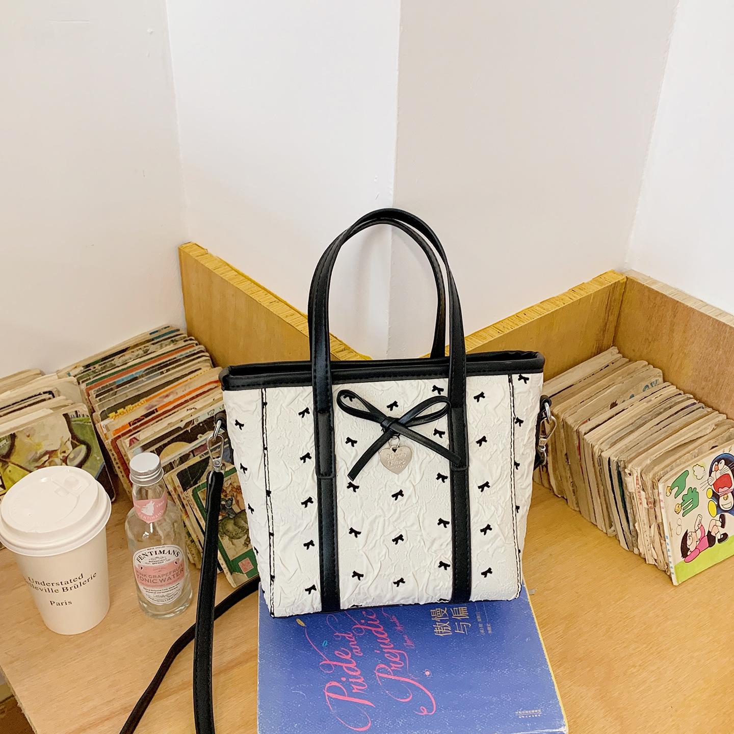 Korean niche fashion tote bag 2025 new commuter large-capacity niche high-value shoulder bag women