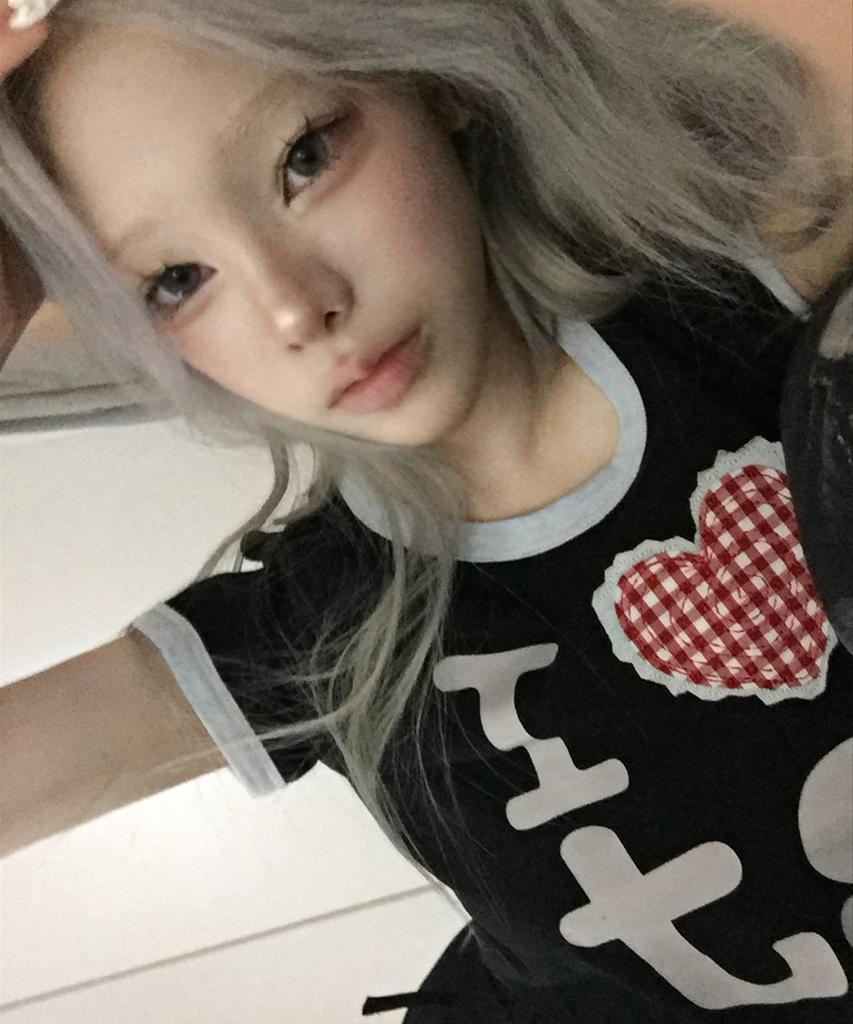 Tansanmageunesyum Heart Ringer T-Shirt (Black)