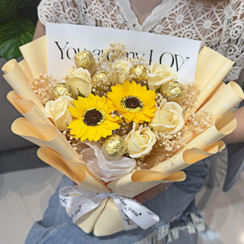 Christmas Chocolate Gift Box Bouquet for Boyfriend, Girlfriend, or Friends - Perfect Birthday or Love Expression Gift