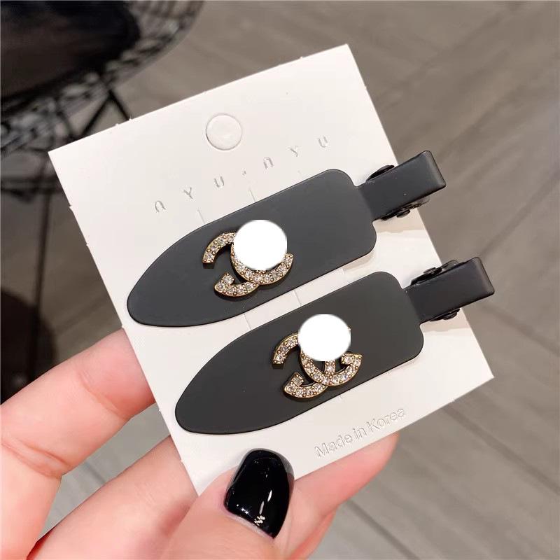 

Wei Xue Rhinestone Letter Hairpin: Stylish Duckbill Clip for Side Bangs & Baby Hair.