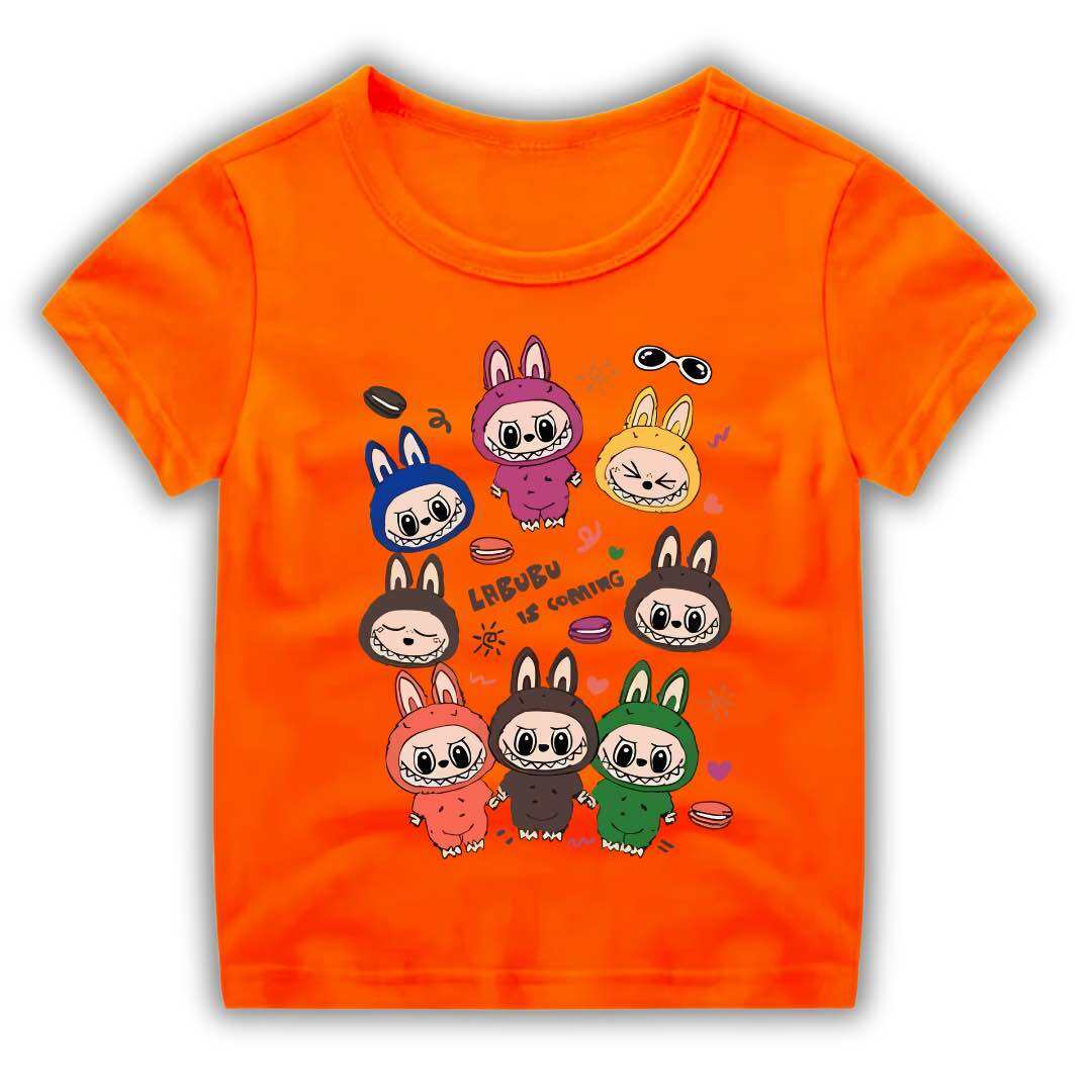 

Новая детская футболка 2025 года, мультяшный стиль, с принтом LABUBU, круглый вырез, короткий рукав, повседневный топ для девочек 100