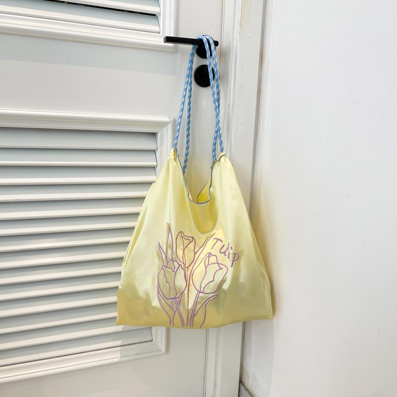

Нишевая холщовая сумка с вышивкой цветов, женская, корейская версия, большая, для поездок на работу, тканевая сумка, летняя, универсальная, на плечо, сумка-тоут жёлтый