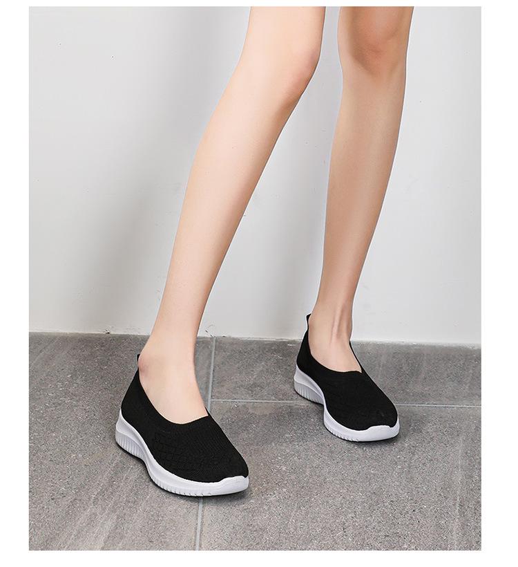 Breathable Women's Slip-On Cloth Shoes for Middle-Aged and Elderly - Large Size, Shallow Opening