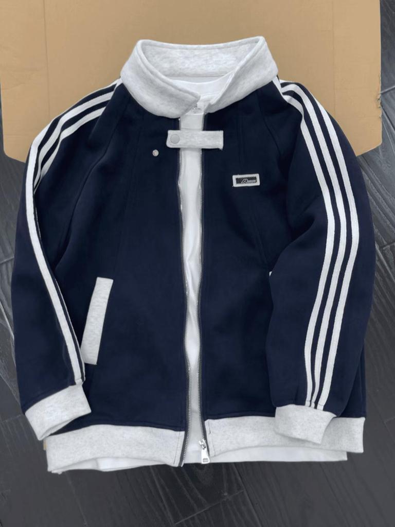 Herrjacka i Amerikansk College-stil med Lapptäcke och Ståkrage - Sportig Design med Tre Streck för Höst/Vinter