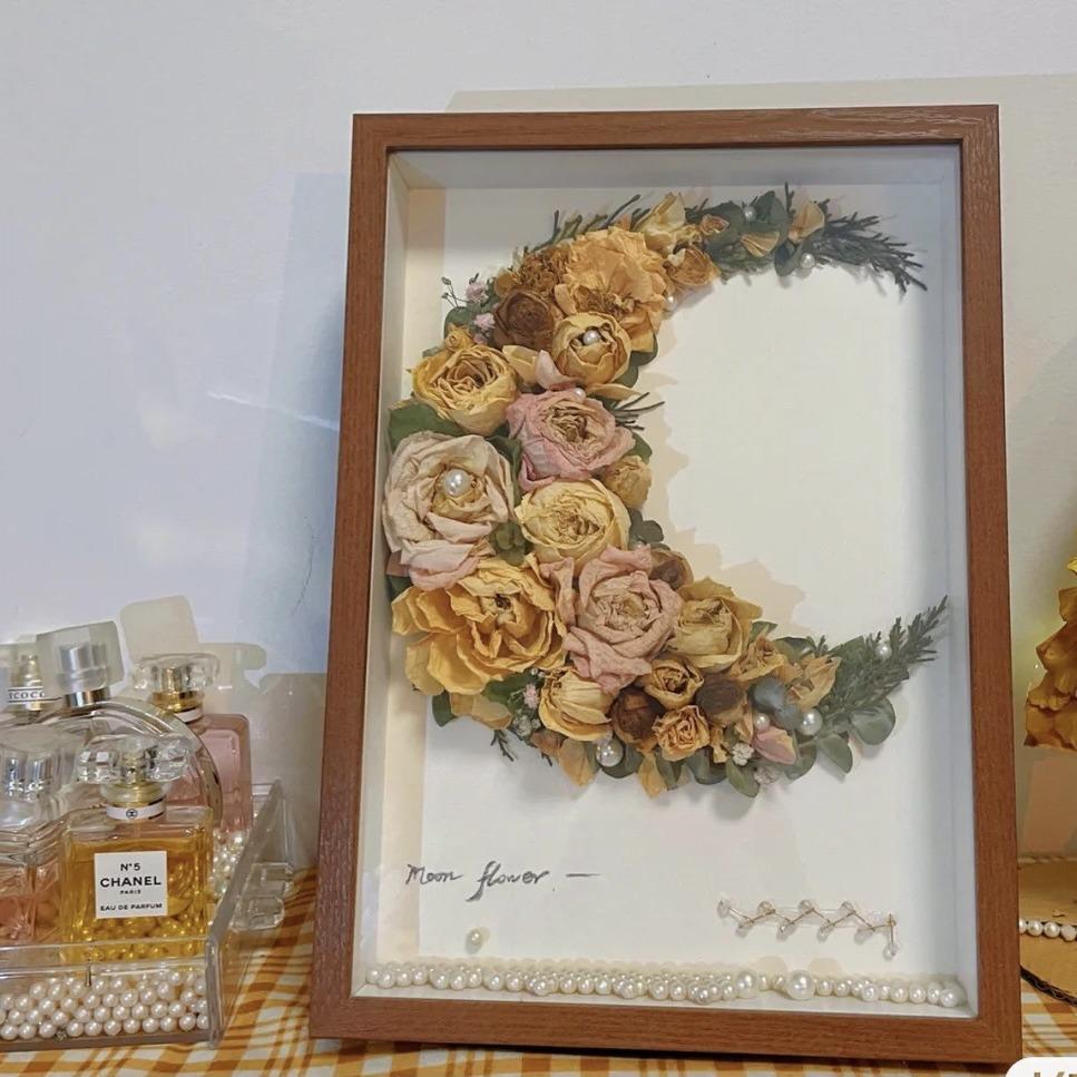 Chinese 3D Wooden Photo Frame with Handmade Preserved Flowers and Storage Box