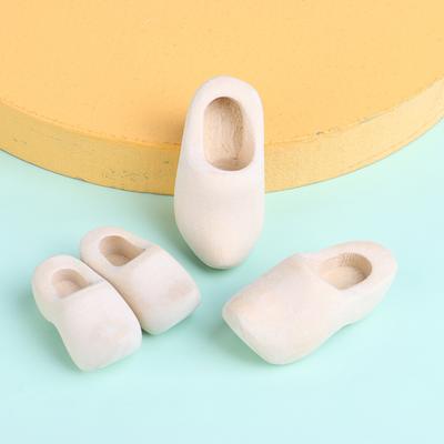 1Pair 1/12 Dollhouse Miniature Wooden Shoes Simulation Model Diy Accessories
