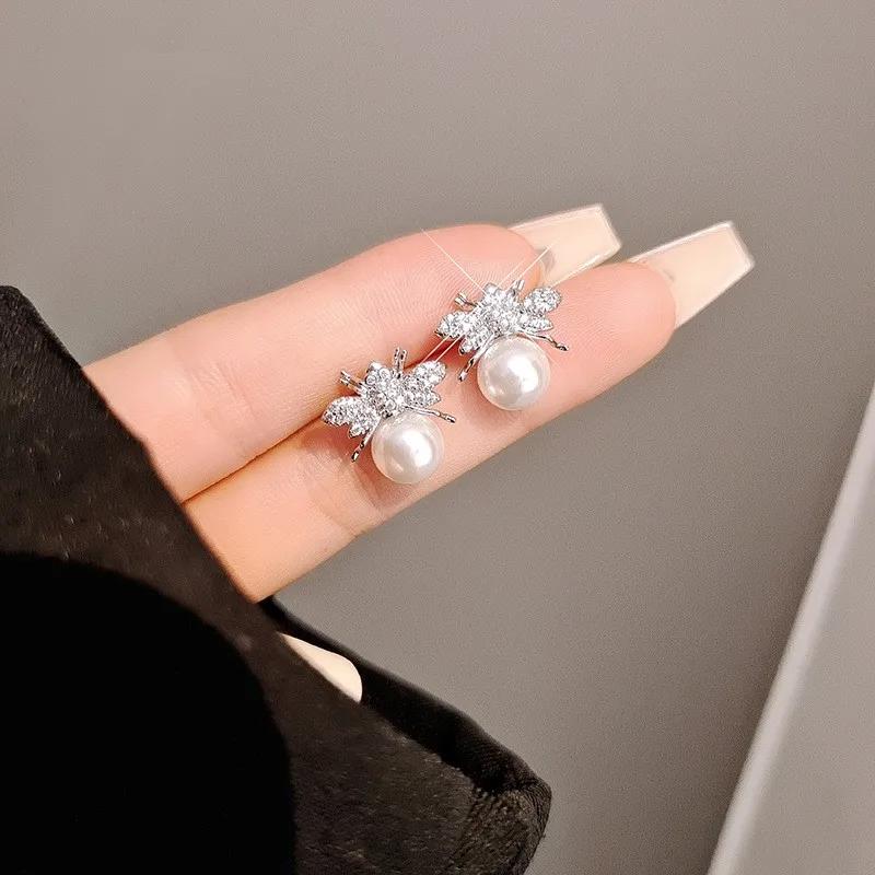 

Small Bee Pearl Ear Studs With Small Design, Simple, Small, Cute, and Fashionable Earrings For Women