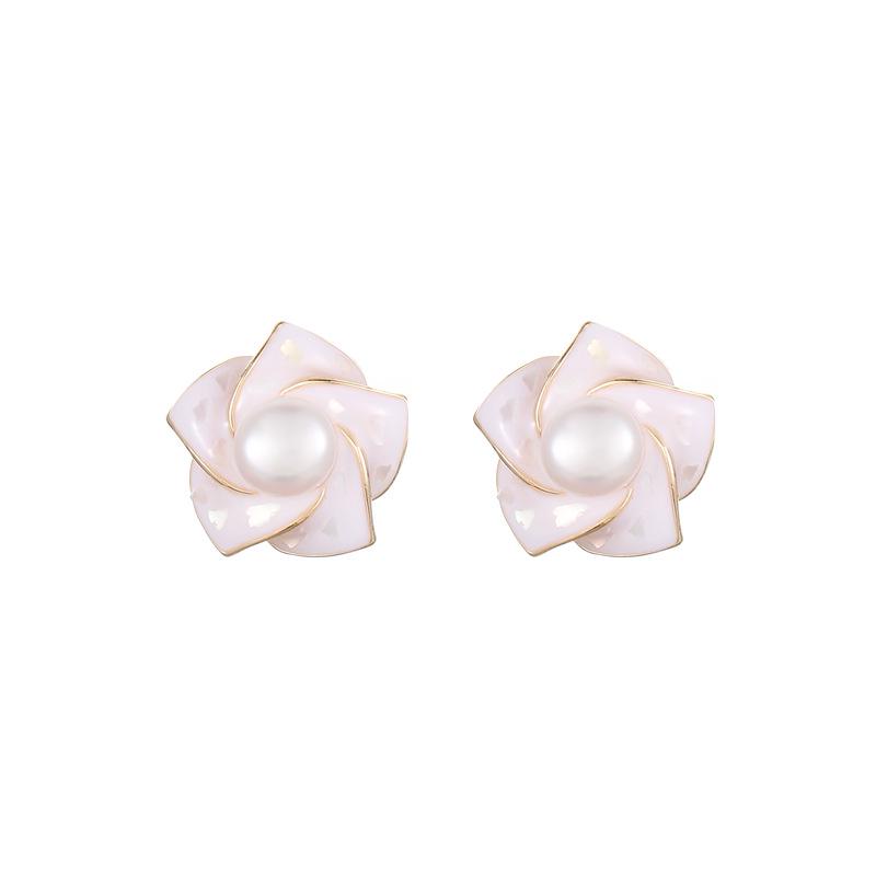Elegant French Freshwater Pearl Camellia Earrings: Trendy Light Luxury High-End Studs for Women