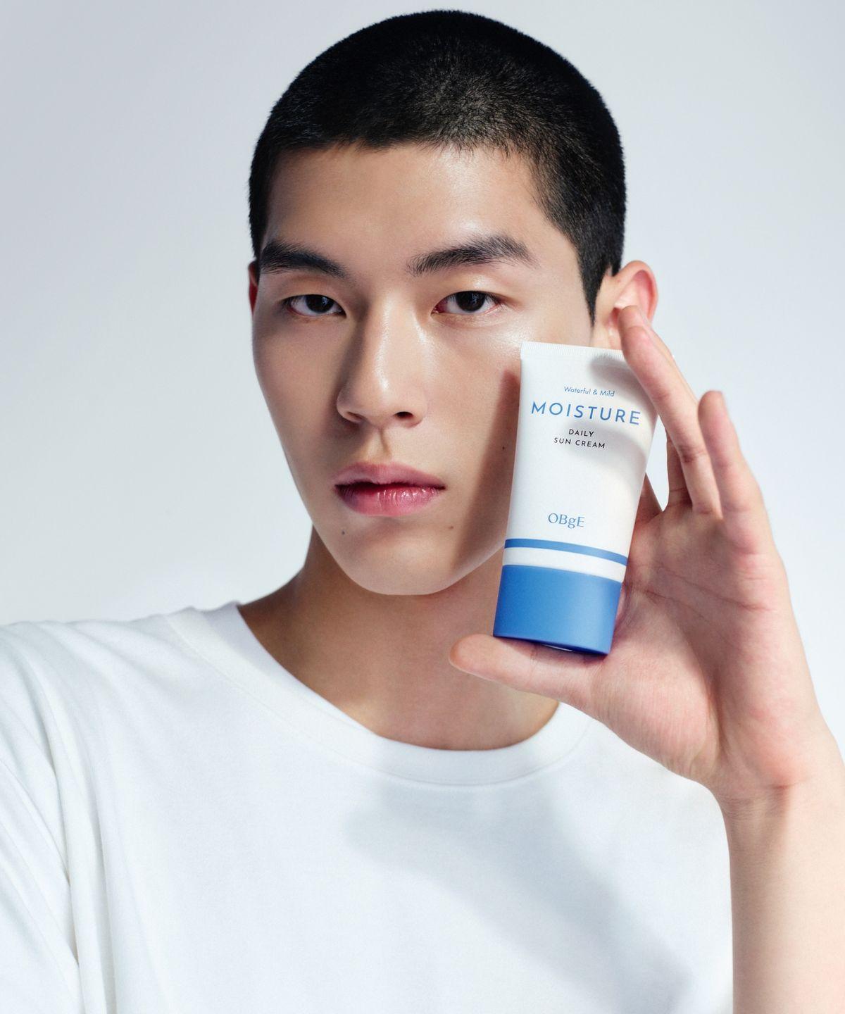 Daily moisturizing sunscreen