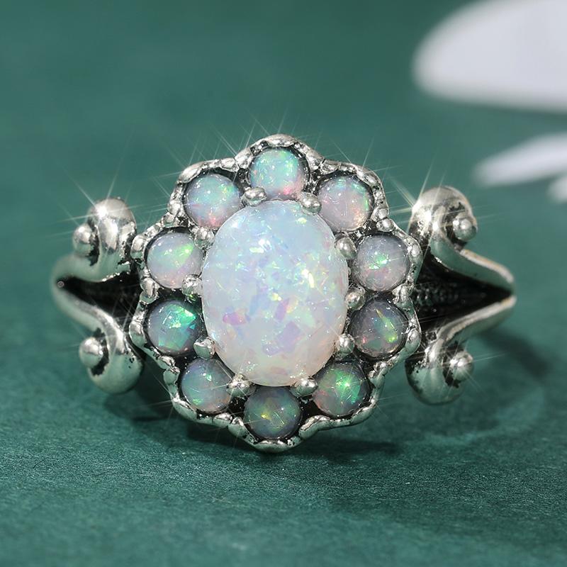 Elegant Classic Inlaid Synthetic Opal Flower Shaped Ring for Women Fashion Exquisite Silvery Plated Banquet Jewelry Accessories