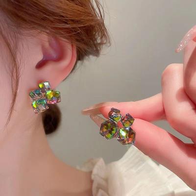 1PC Fantastische bunte Kristall geometrische quadratische Ohrringe für Frauen Mädchen verschiedene Winkel