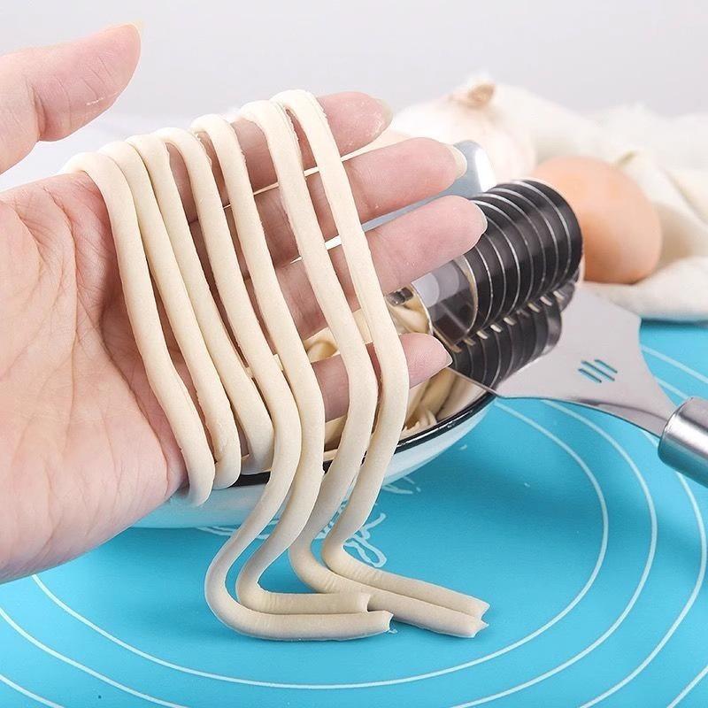 Kitchen Stainless Steel Manual Slicing Cutter, Small Pasta Maker, Household Noodle Slicing Tool, Pasta Mold, Noodle Slicing Knife