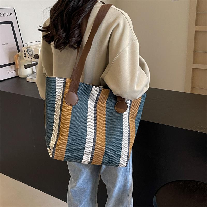 Холщовая большая сумка в контрастную полоску Женская сумка на плечо под мышками бежевый — фото 12