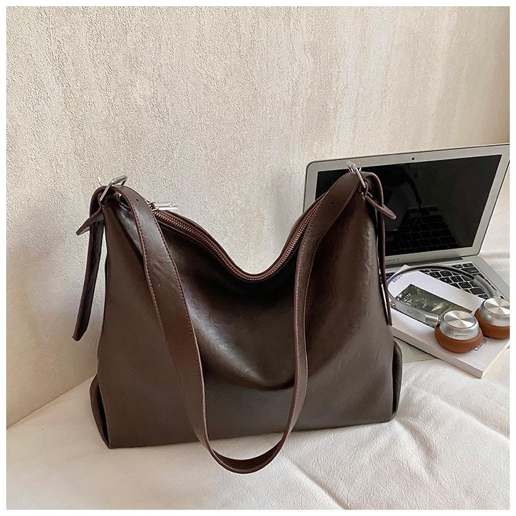 High-value large-capacity commuter bag women's new texture niche fashion simple shoulder bag