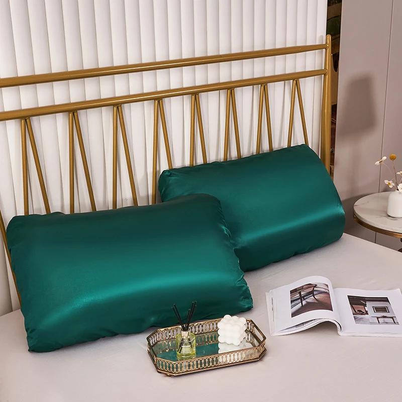 Housse d'oreiller Queen en soie d'imitation haut de gamme avec bande élastique, taie d'oreiller unie en satin lisse facile à enlever et à laver.