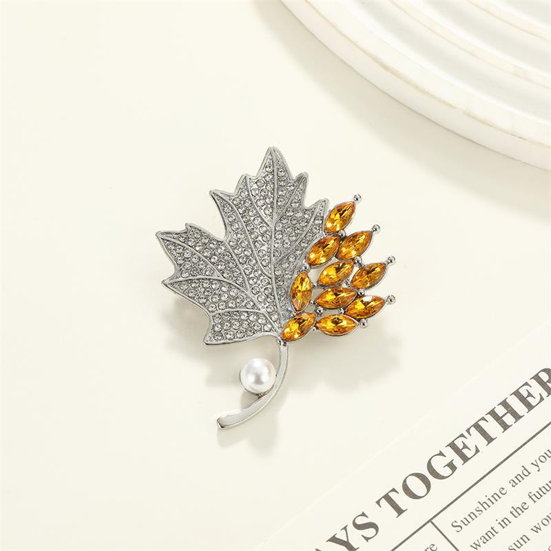Pearl Alloy Maple Leaf Brooch Chic Pin Women Men Clothing Accessory Jewelry Suit Lapel Corsage  Year Gift