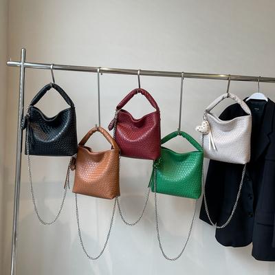 Nouveau sac tissé pour femmes sac portable pour femmes sac à bandoulière simple et tendance à texture sac carré petit à chaîne marée