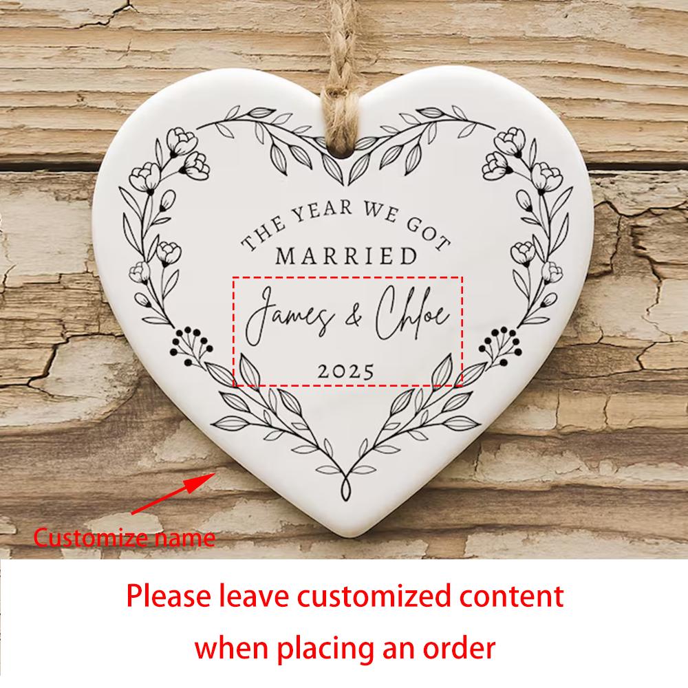 

Custom First Christmas Married Ceramic Ornament Wedding 1st Christmas As Mr & Mrs Newlywed Couple Heart Bauble Xmas Tree Decor 1PCS 3inch