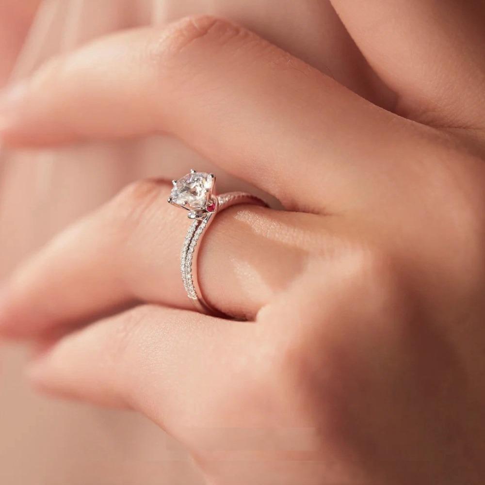

Moon and Sand Mole Women s Sterling Silver Ring Luxury Temperament One Carat Moissanite Ring Cross-border Jewelry Elegant Women s Jewelry Gift us no. 5 (hong kong no. 11)