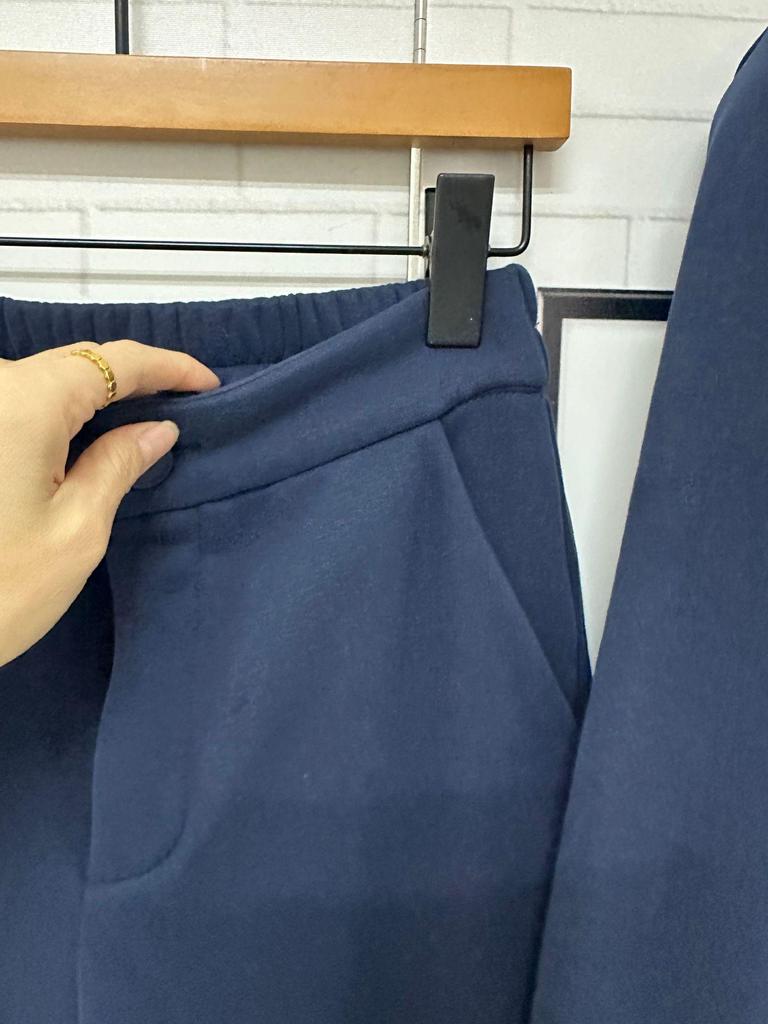 Women's Slim-Fit Hooded Sweatshirt and Casual Sports Suit - High-End, Age-Reducing Two-Piece Set for Spring, Autumn, and Winter Fashion.
