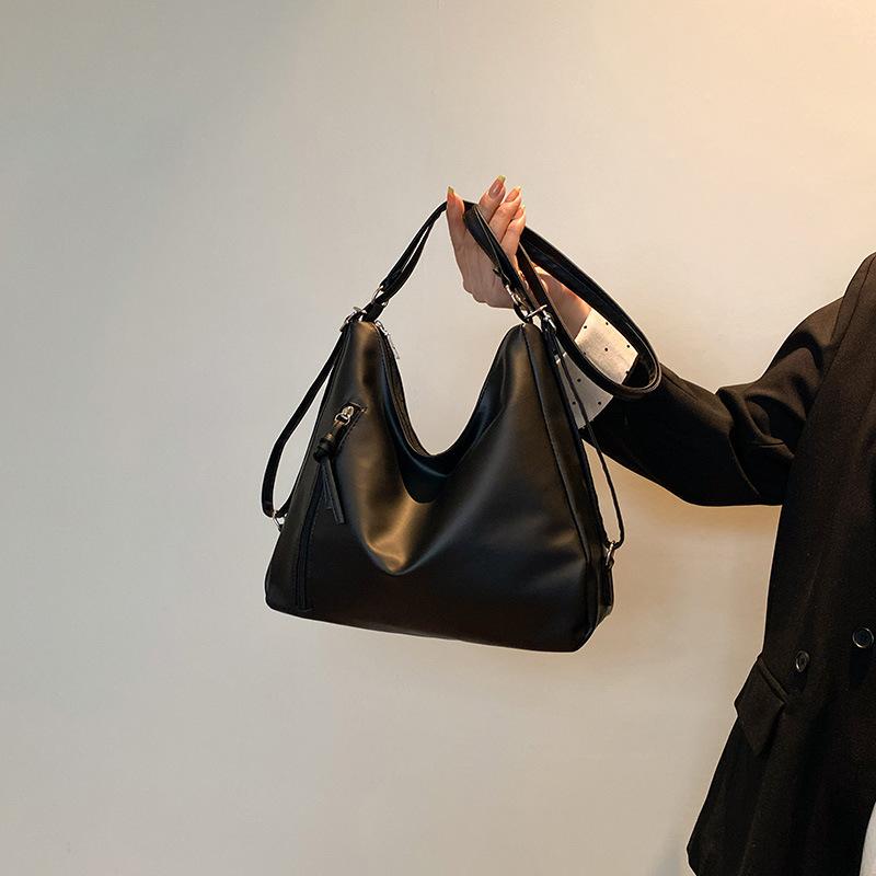 

Fashion large-capacity commuter simple tote bag women s retro new trend casual high-end textured messenger bag чёрный