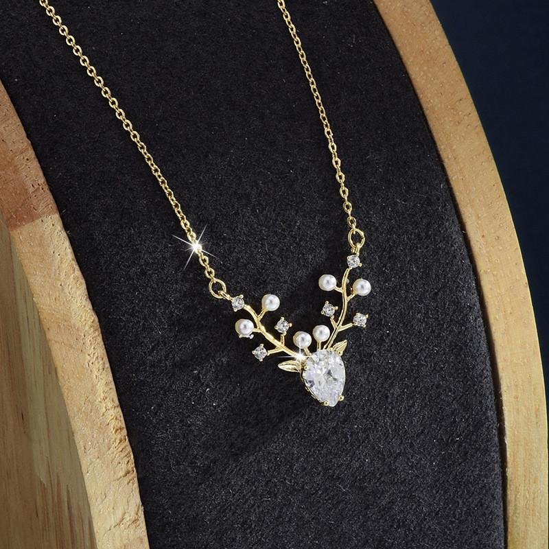 

2022 New Trendy Elegant Deer Pendant Necklace With Zircon Inlay For Women In Stylish Gold And Silver Colors золотой