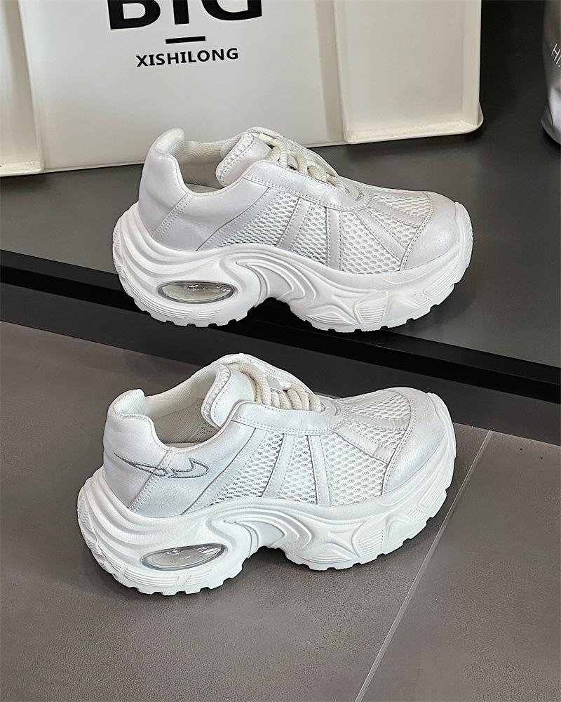 

Autumn new soft leather casual shoes are a must for young women to increase the height and comfort of versatile sports shoes 35 белый