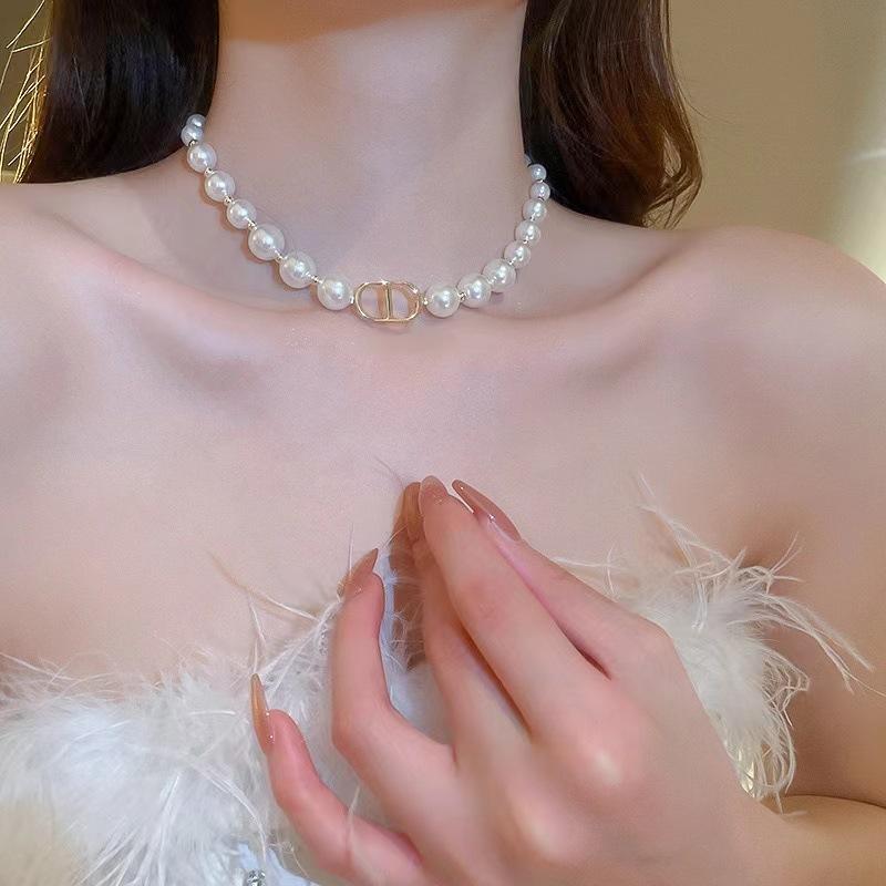 Жемчужное ожерелье с пряжкой CD, легкая роскошь, ожерелье с темпераментом знаменитости, ретро, универсальное жемчужное ожерелье, нишевое, премиум