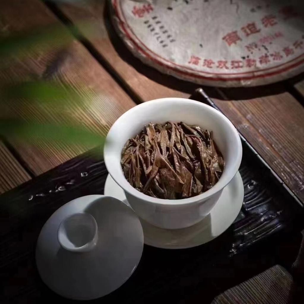 357g Ceai de prăjitură Puer crud 2005 Nanpolaozhai Prăjitură de ceai Pu-erh crud Ceai Puerh autentic