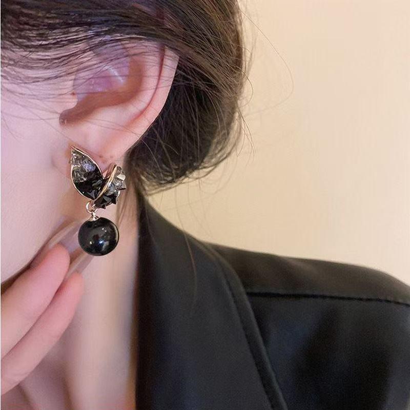 2025 French Crystal Leaf Pearl Earrings: Elegant, Versatile Studs for Women
