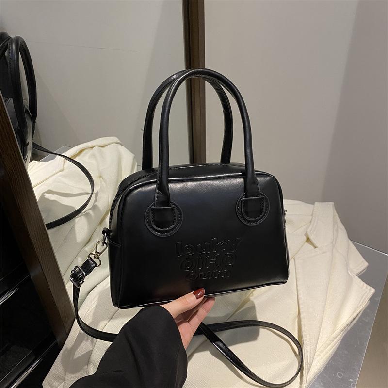 2025 Spring New Casual Bag High Value Texture Retro Large Capacity Women's Portable Boston Messenger Women's Bag