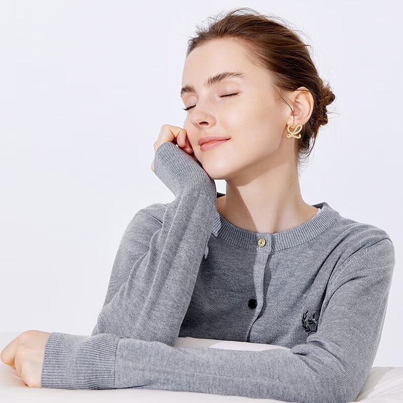 

Navigare Women s Round Neck Wool Sweater M