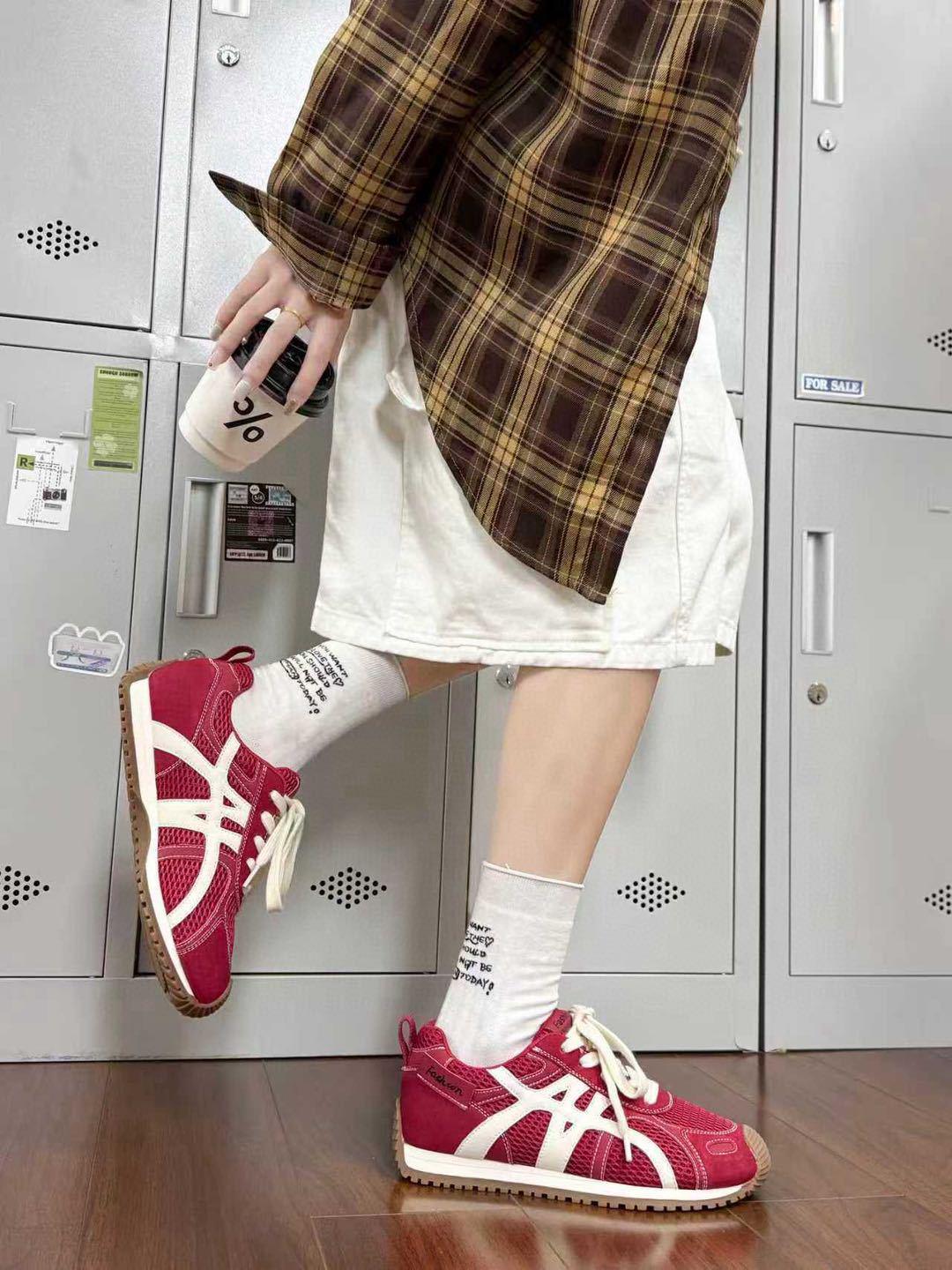 

Женские осенние кроссовки 2025 года в стиле колор-блок, ретро, в корейском стиле 35 красный