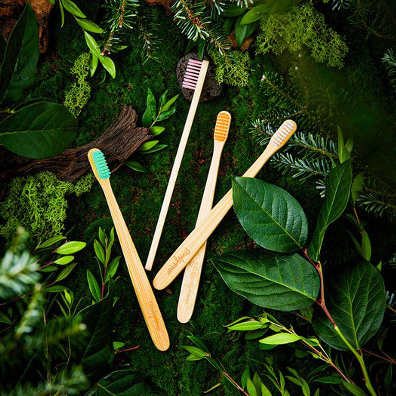 Bamboo toothbrush that is gentle on every nook and cranny of the gums (4 colors / choose 1)