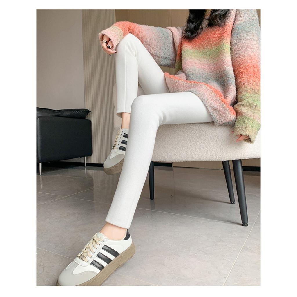 Large Mink Fleece Leggings for Women, Worn for Autumn and Winter, with Thick Fleece for Warmth. High Waisted, Tight Fitting, Elastic, and Small Feet