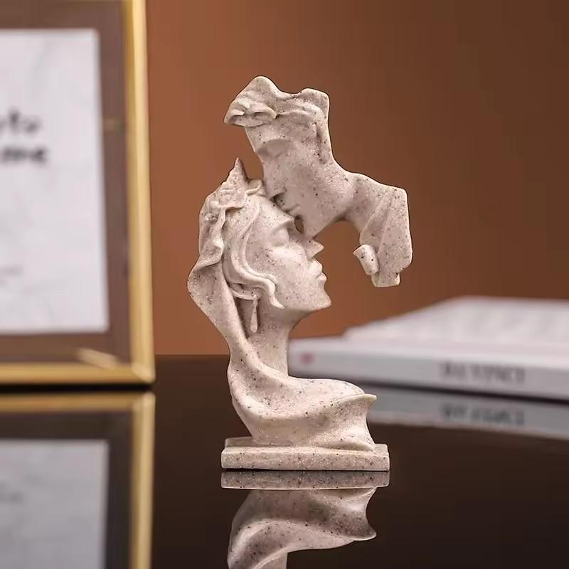 Romantic Couple Kissing Statue - Handmade Resin Sculpture Wedding Gift, Eternal Embrace Love Figurine Base Home Decor Keepsake