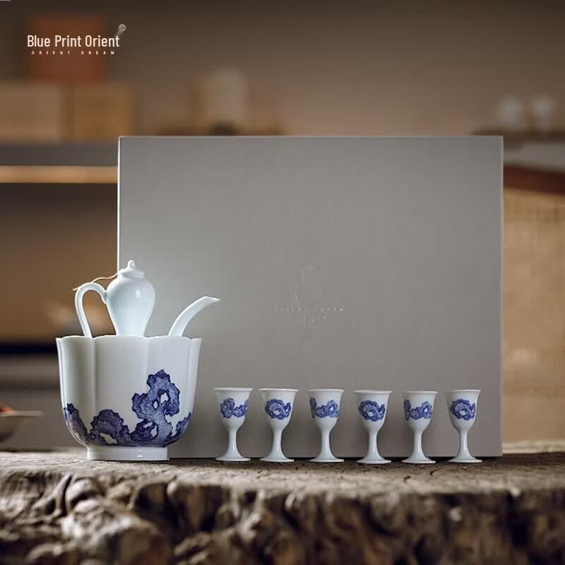 Подарочный набор керамических рюмок Jingdezhen сине-белой росписи