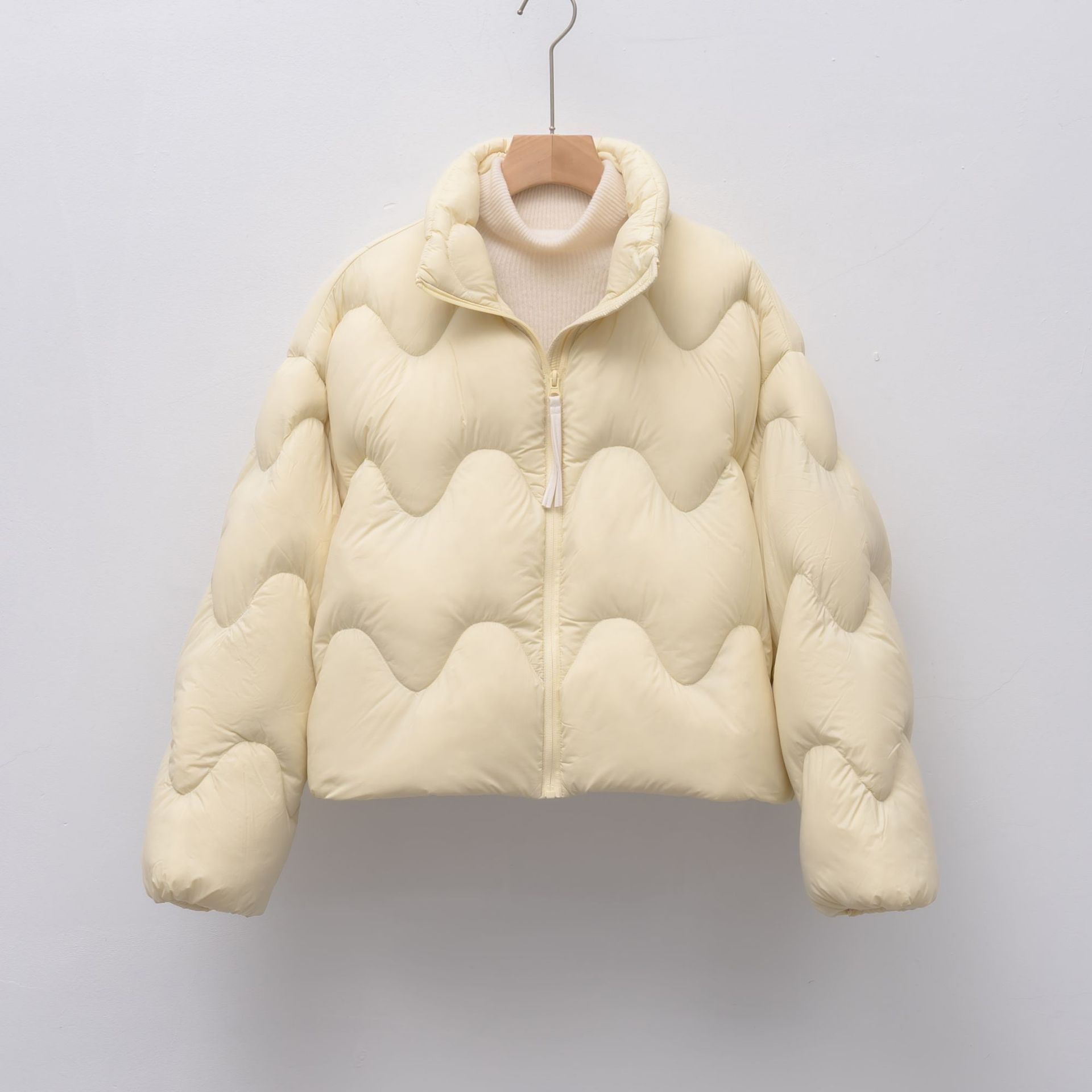 

Short stand-up collar puff down jacket wavy line down jacket women M жовтий