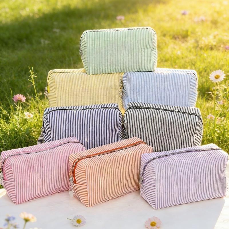 1 Pcs Seersucker Makeup Bag & Travel Pouch — Portable Toiletry Bag With Soft, Textured Striped Design