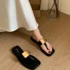 2026 Women's Square Toe Flip-Flops: Stylish Non-Slip Flat Sandals with Metal Buckle for Summer Outdoors