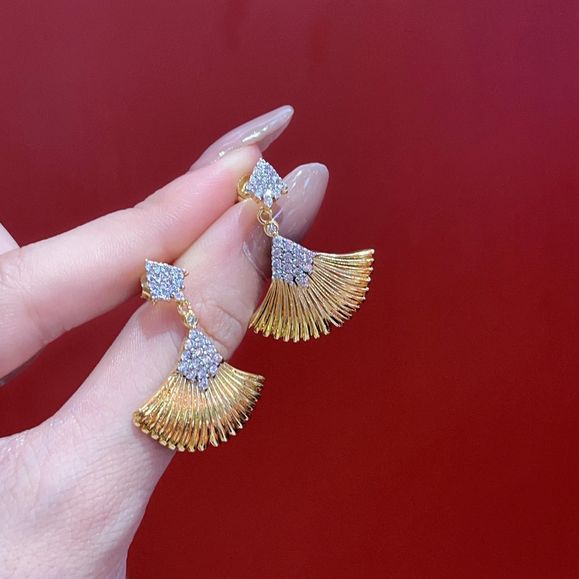 

French Light Luxury Temperament Fan Stud Earrings Women, Peacock Tail Earrings Exquisite High-End Personalized Earrings