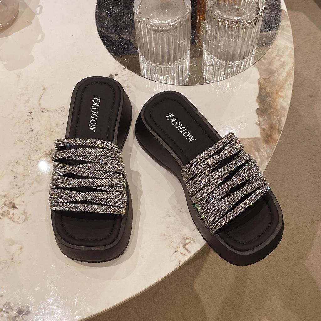Hong Kong style, wearing thick-soled rhinestone cool slippers, girls' new niche open-toed sandals, one-word high casual shoes