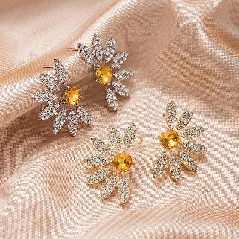 Fashion Diamond-Encrusted Flower Earrings Color Diamond-Encrusted Retro Hong Kong Style Imitation Silver Needle Ear Jewelry Versatile
