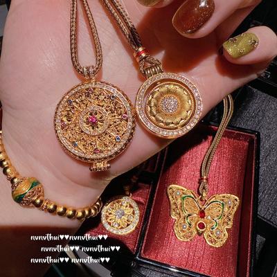 Antikes Gold, Exquisite Filigran-Emaille-Schmetterlings-Anhänger Halskette, Neuer Chinesischer Stil, Meißel-Gänseblümchen-Kompass Halskette