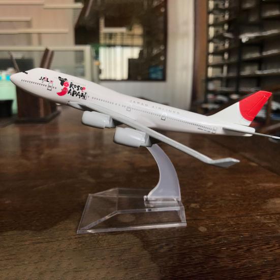 16CM 1:400 B747 Airplane Model Toy with Plastic Stable Base Realistic Alloy Die-cast Aircraft Ornament Kids Boys Plane Enthusiasts Collectible Gift