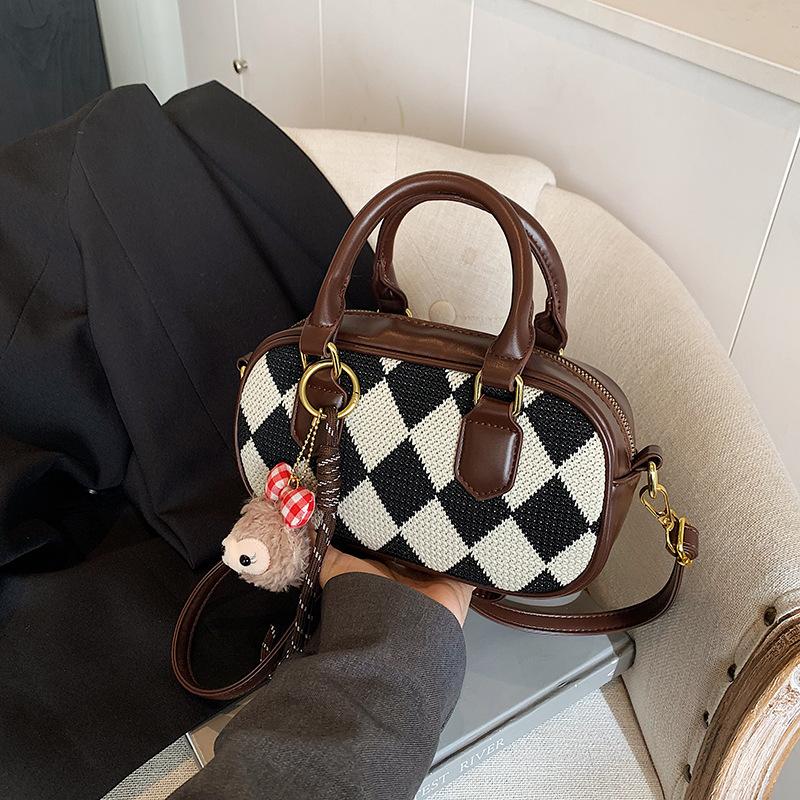 Autumn and winter niche contrasting color bag women's new fashion versatile messenger bag portable pillow bag