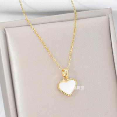 Wind Fritillary Love Necklace Female Fresh Simple Versatile Heart Pendant Clavicle Chain With Accessories